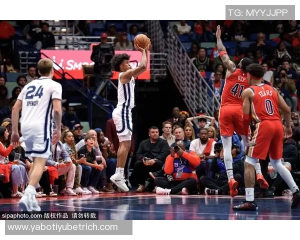 鹈鹕客场挑战独行侠普尔因左膝酸痛缺席赛季场均173分表现受影响